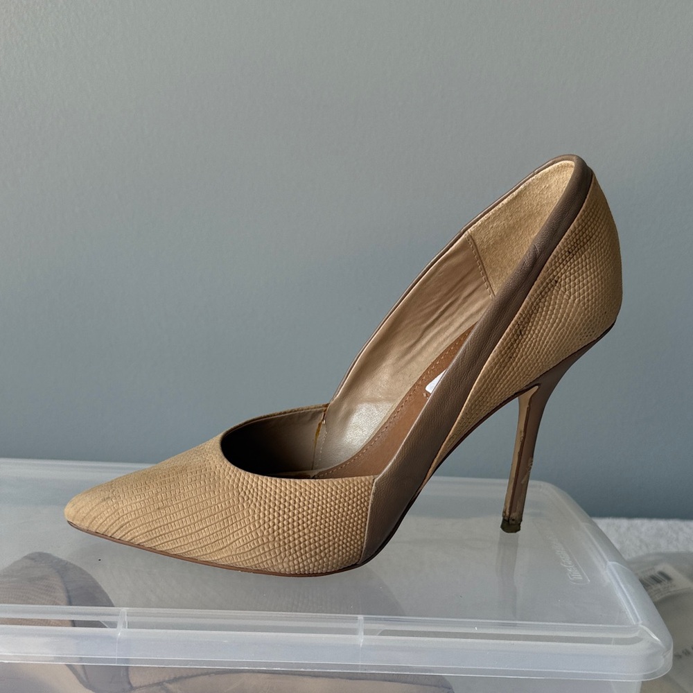 Steve Madden Textured Tan Heels